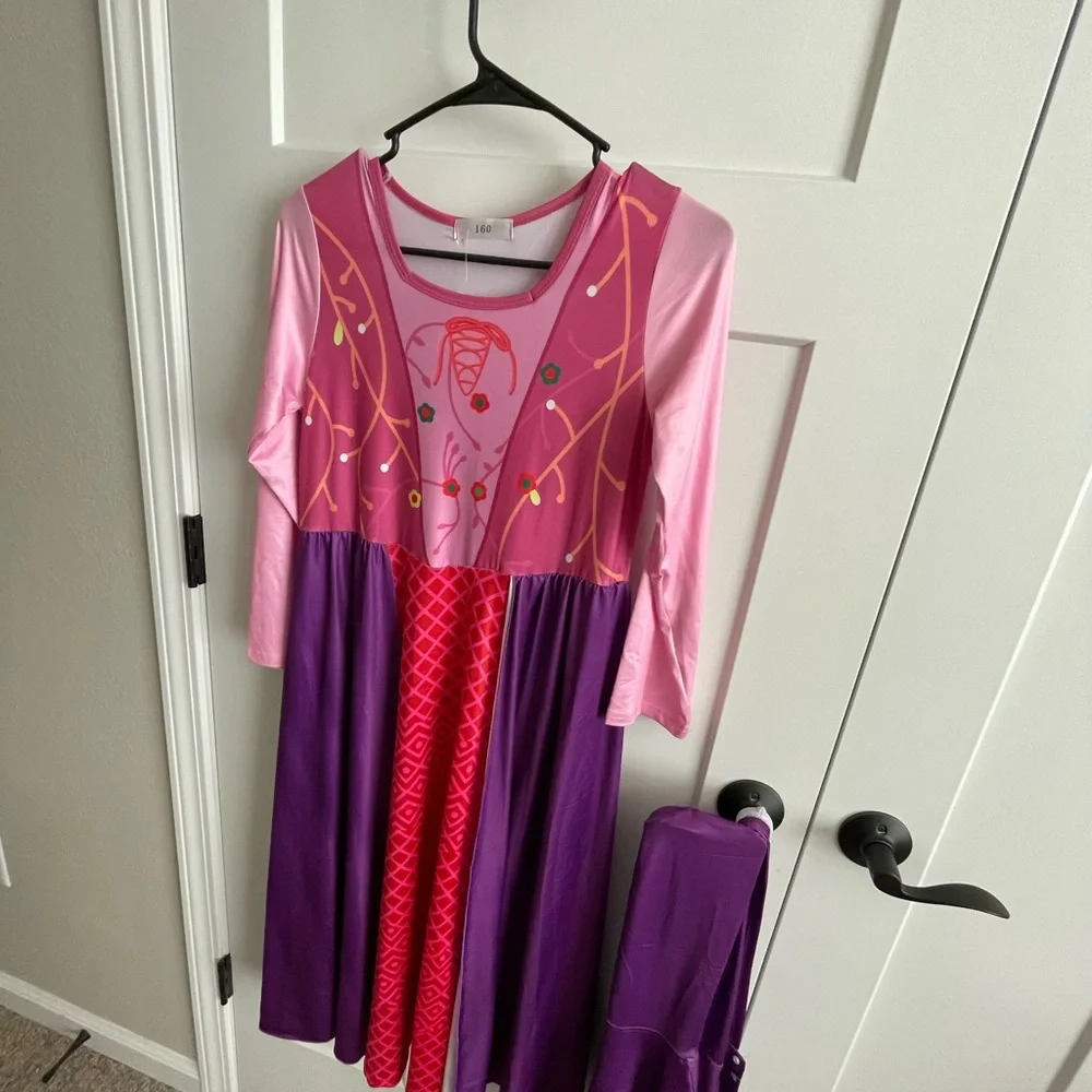 Girls 14/16 (could easily fit 18/20) Halloween costume. Princess, 2 piece.